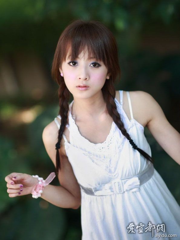 主题:校园般的<em>清纯美女图片</em>,扎上两小辫子,洁白