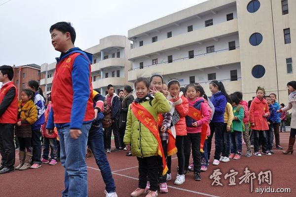 杨守敬小学学生参加志愿者活动(宜都市特殊教育学校活动)