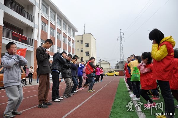 杨守敬小学学生参加志愿者活动(宜都市特殊教育学校活动)