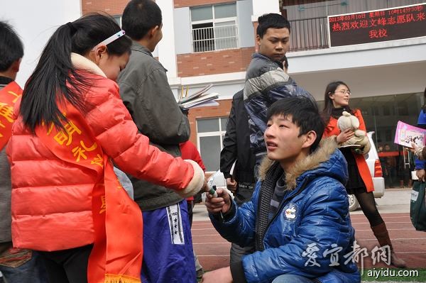 杨守敬小学学生参加志愿者活动(宜都市特殊教育学校活动)